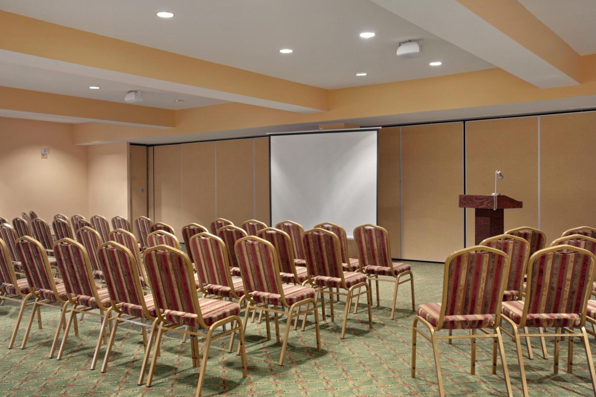 Days Inn By Wyndham Oromocto Conference Centre Exterior foto