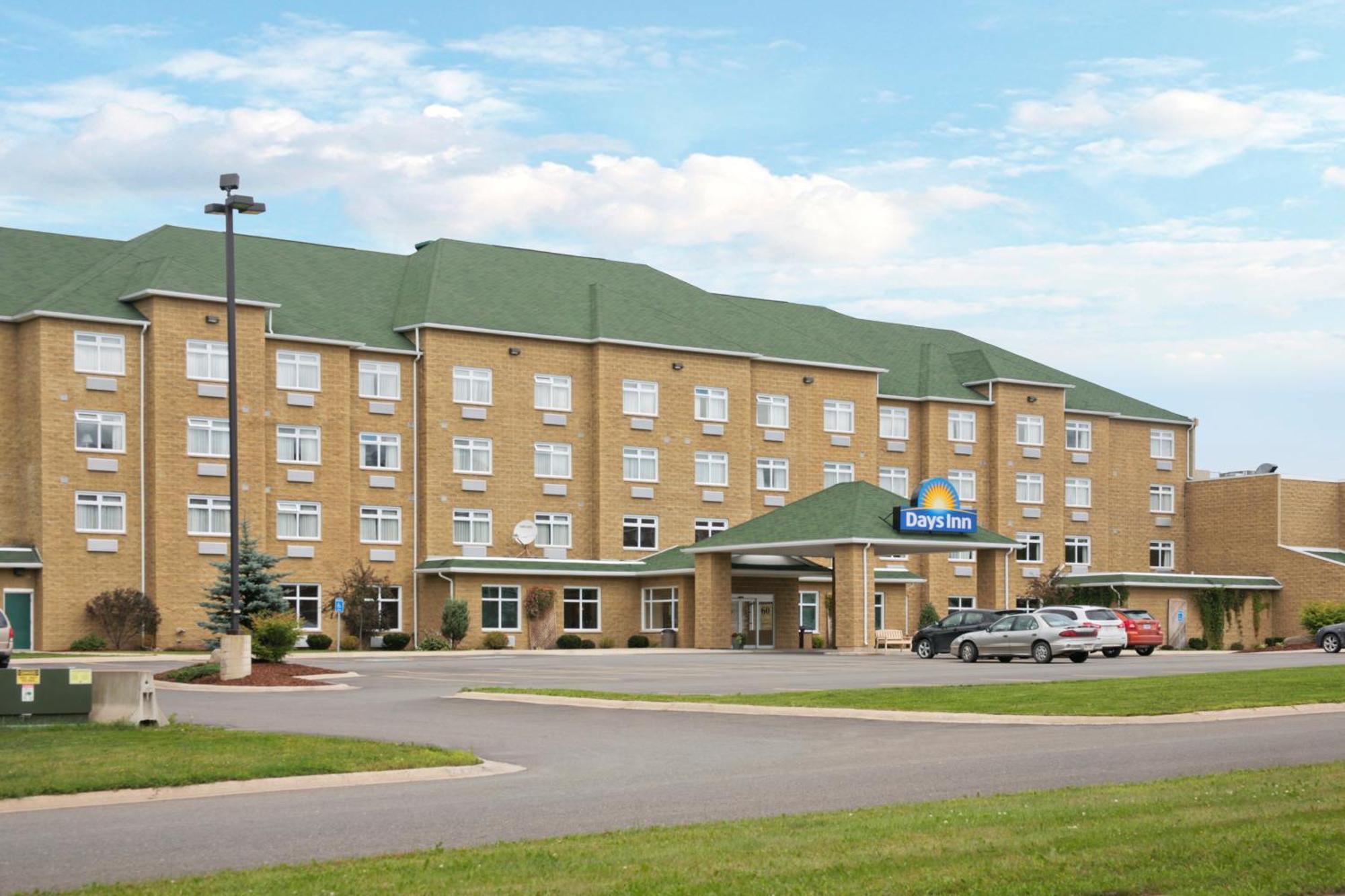 Days Inn By Wyndham Oromocto Conference Centre Exterior foto